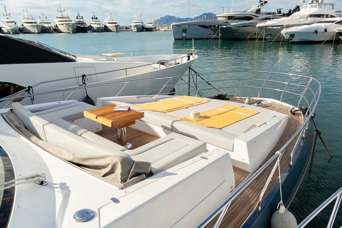 Аренда яхты Azimut 72 Solstice во Франции
